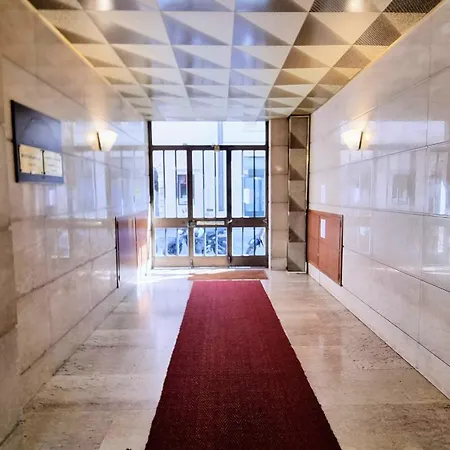 Milano - Reception